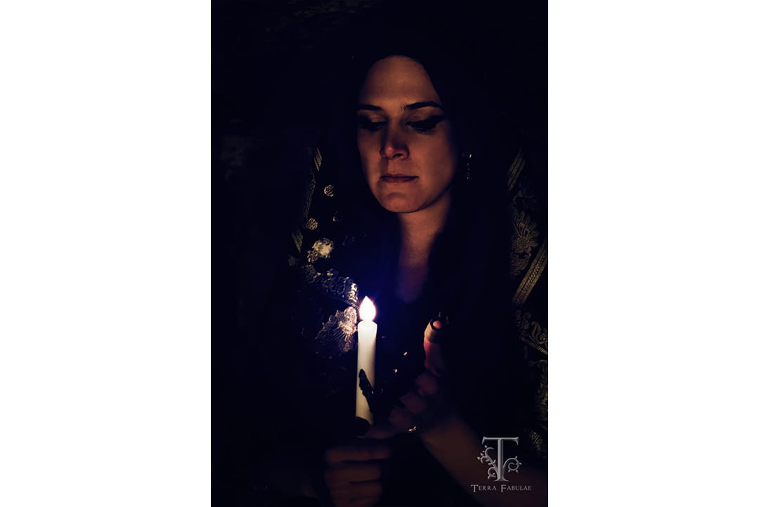 Morgane contemple les flammes_Carrousel
